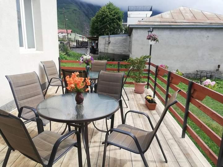 Guest House Elguja Qushashvili Kazbegi Εξωτερικό φωτογραφία